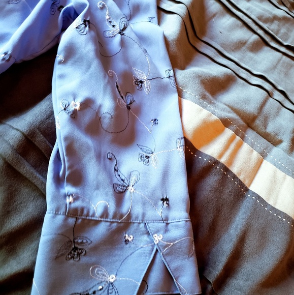 Womans Blouse - Picture 4 of 5